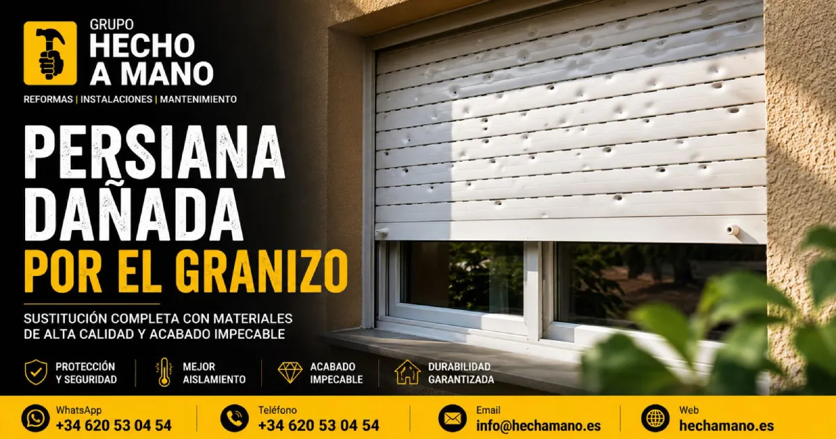 Persiana perforada y deformada por impactos de granizo antes de su sustitución
