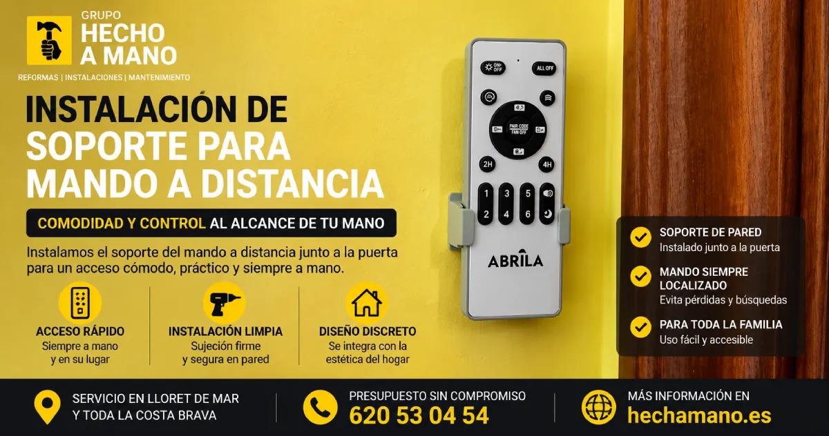 Soporte del mando a distancia de ventilador instalado junto a la puerta